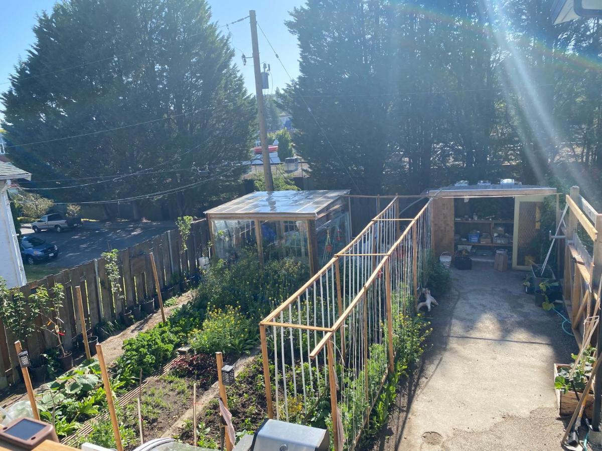 Hudson Homes Bnb Saanich Екстериор снимка