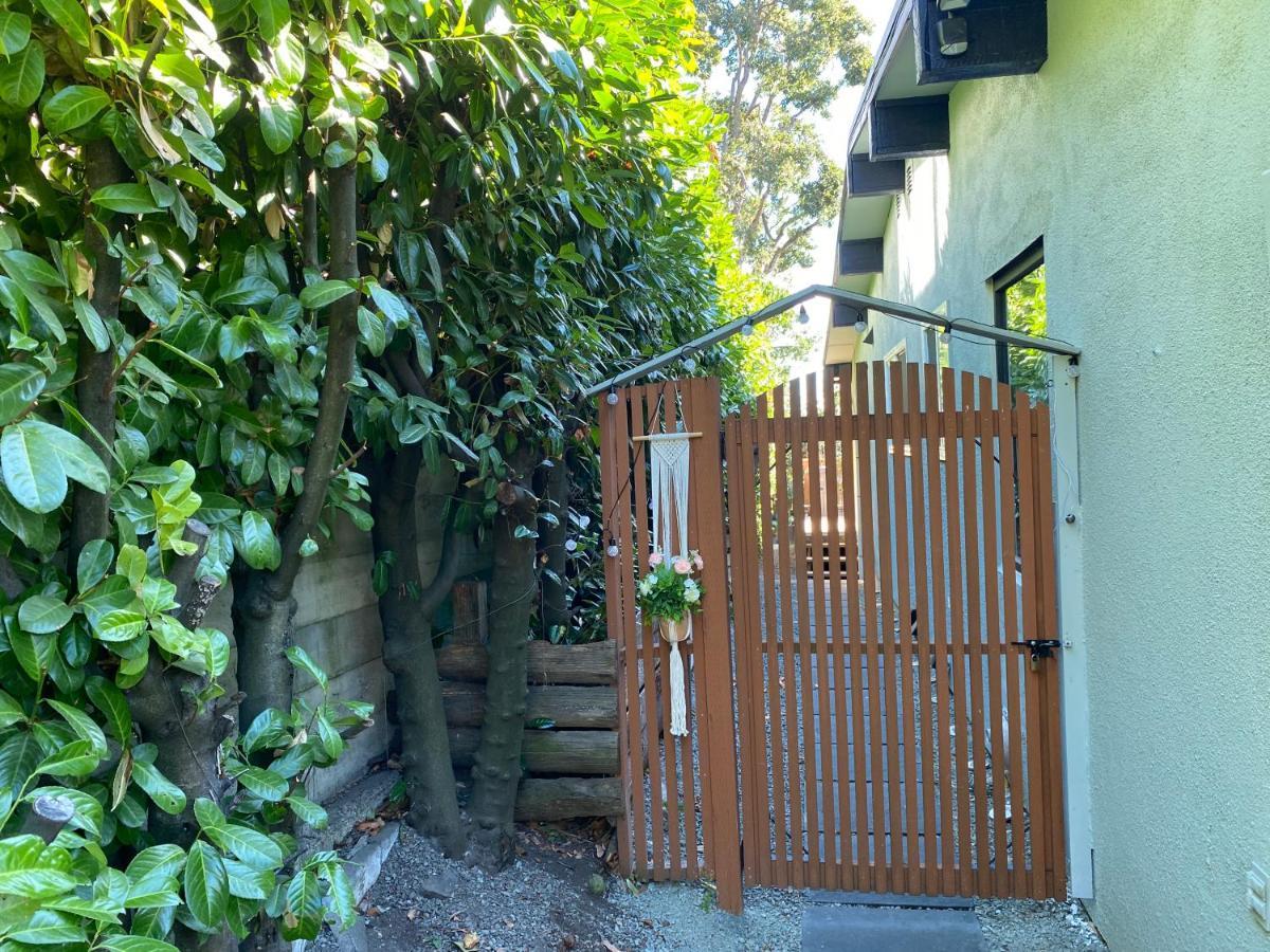 Hudson Homes Bnb Saanich Екстериор снимка