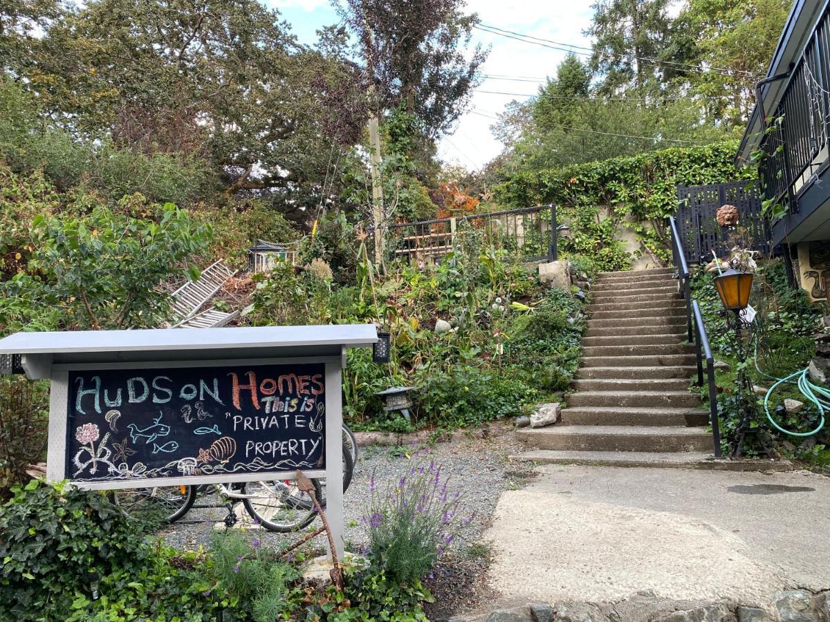 Hudson Homes Bnb Saanich Екстериор снимка