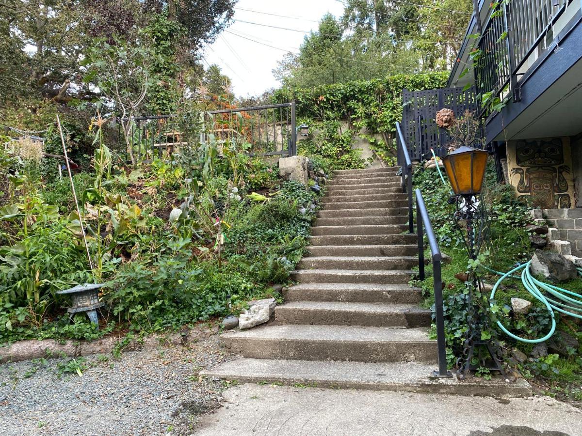 Hudson Homes Bnb Saanich Екстериор снимка