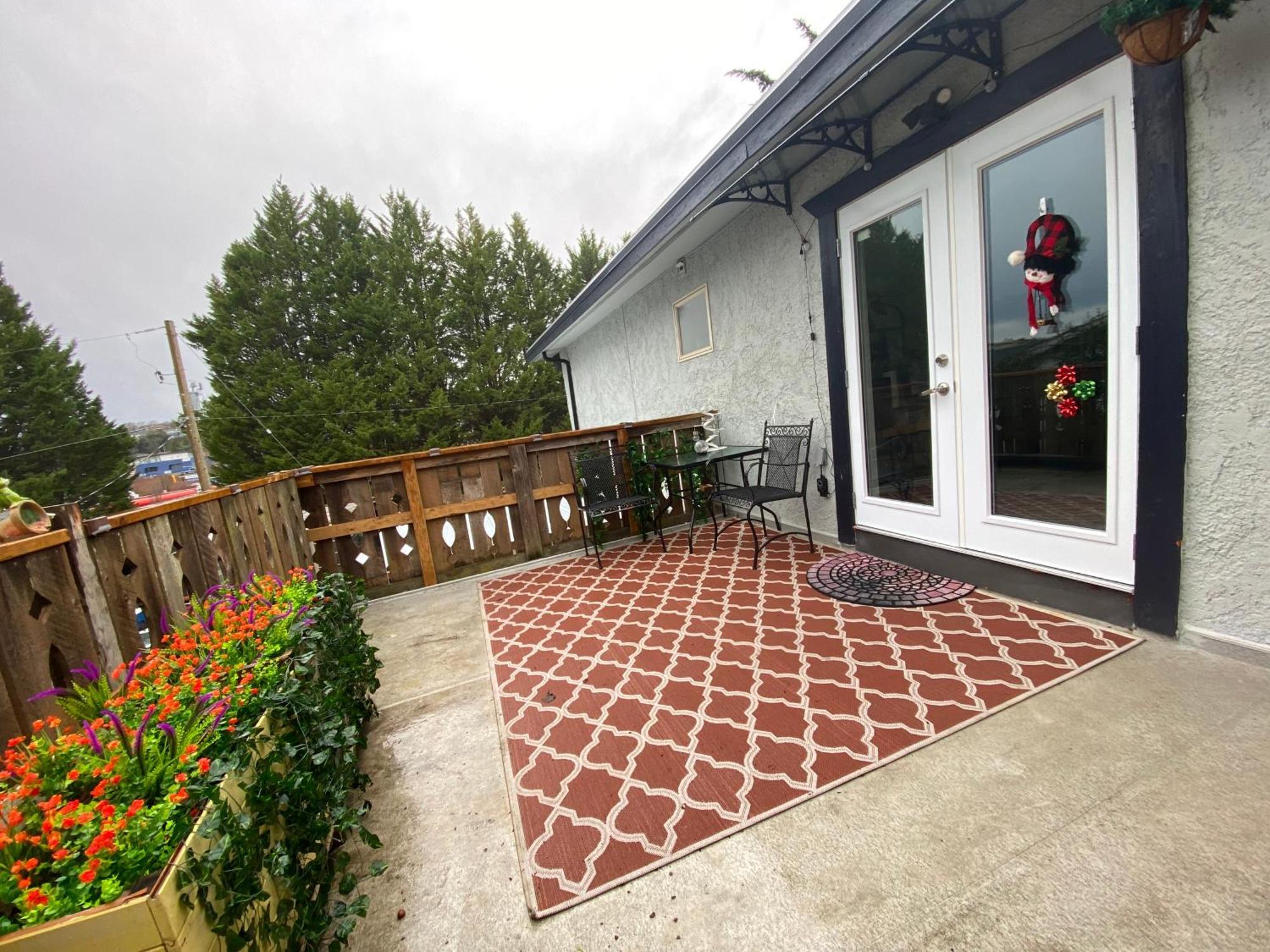 Hudson Homes Bnb Saanich Екстериор снимка