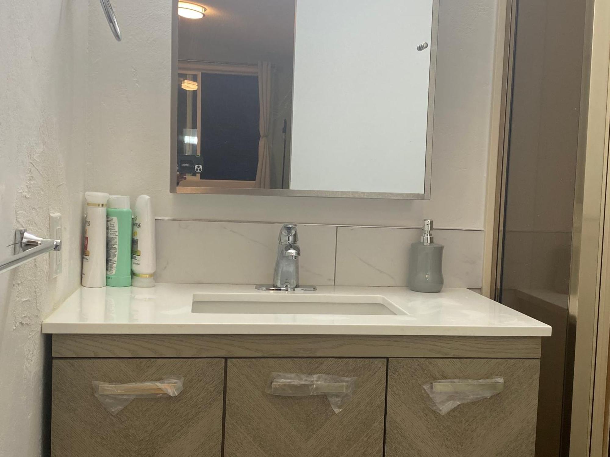Hudson Homes Bnb Saanich Екстериор снимка